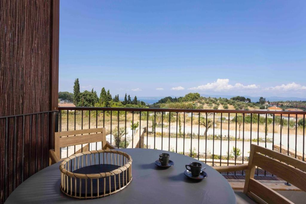 Pnoes Luxury Suites Paliouri Exterior photo